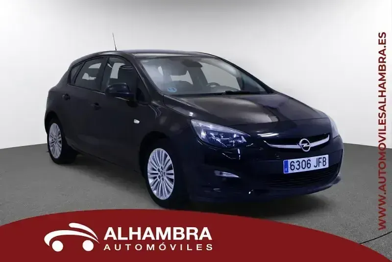 Usado Opel Astra Selective 116 CV (85 kW) 2015 Negro Utilitario