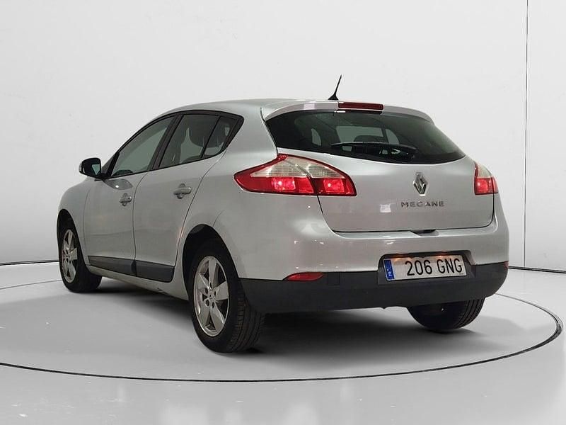 Usado Renault Mégane Dynamique 110 CV (80 kW) 2009 Gris / plata Berlina