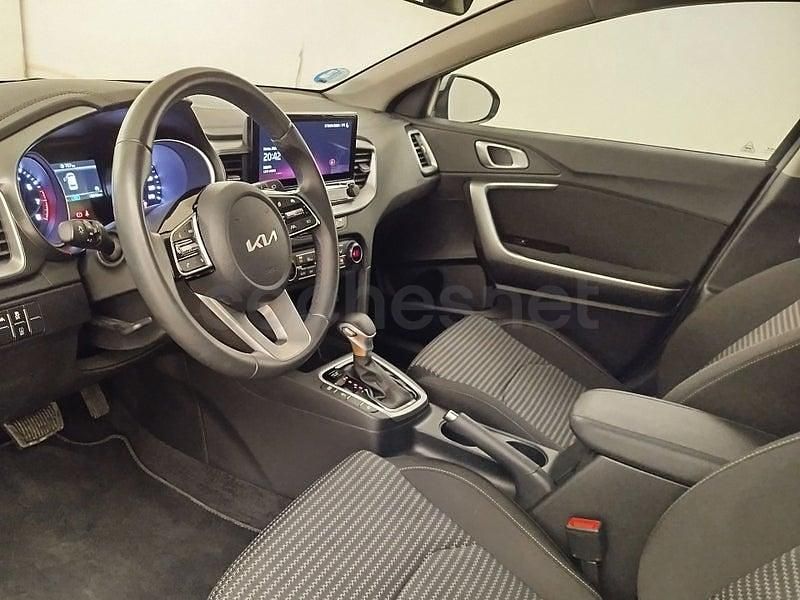 Usado Kia Ceed 100 CV (73 kW) 2025 Gris / plata Utilitario