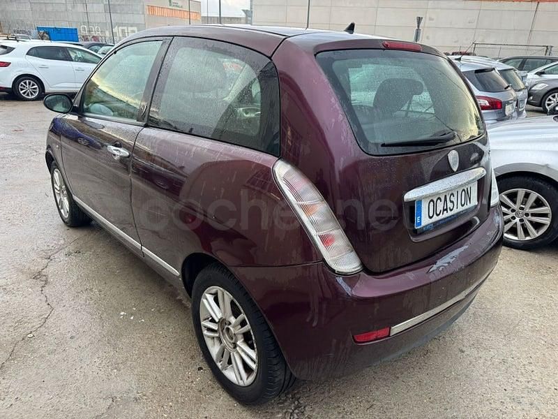 Usado Lancia Ypsilon 75 CV (55 kW) 2006 Rojo Utilitario