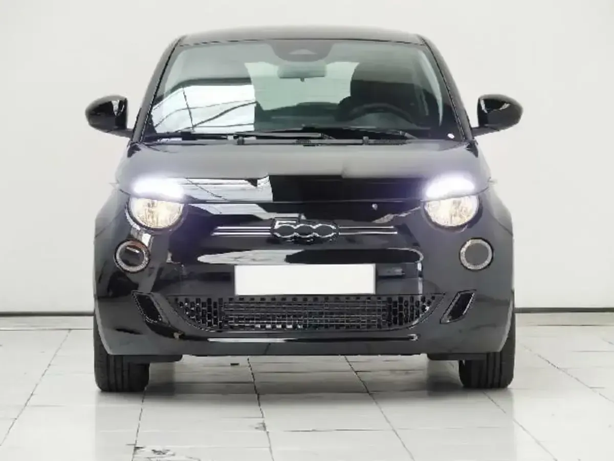 Usado Fiat 500e Icon 86 kW (118 CV) 2022 Negro Utilitario