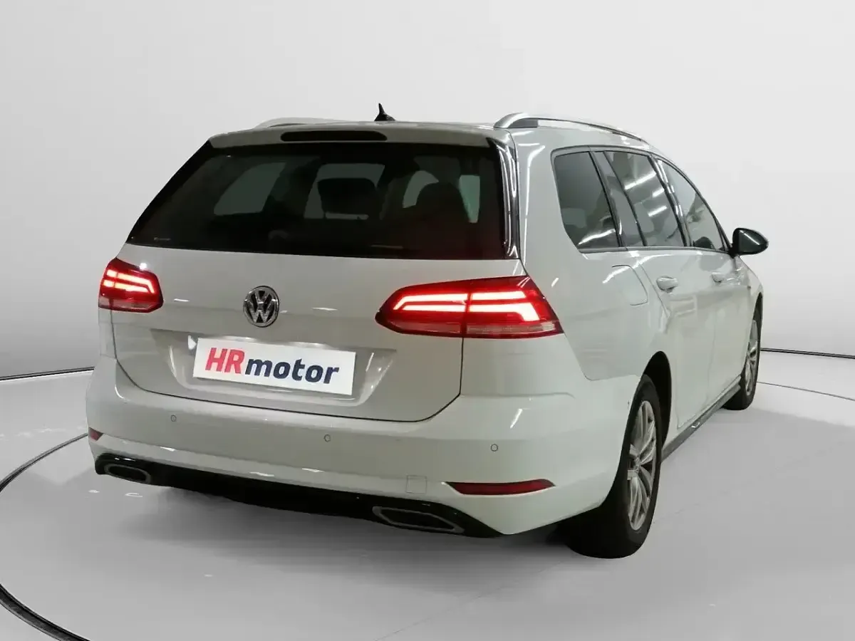 Usado VW Golf VII Advance 150 CV (110 kW) 2020 Blanco Familiar