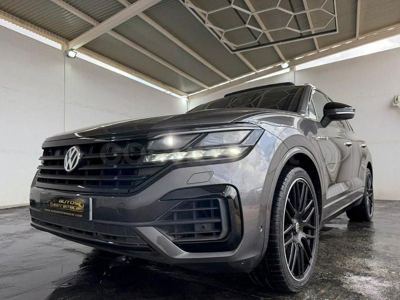 Usado VW Touareg R-line 286 CV (210 kW) 2023 Gris / plata SUV