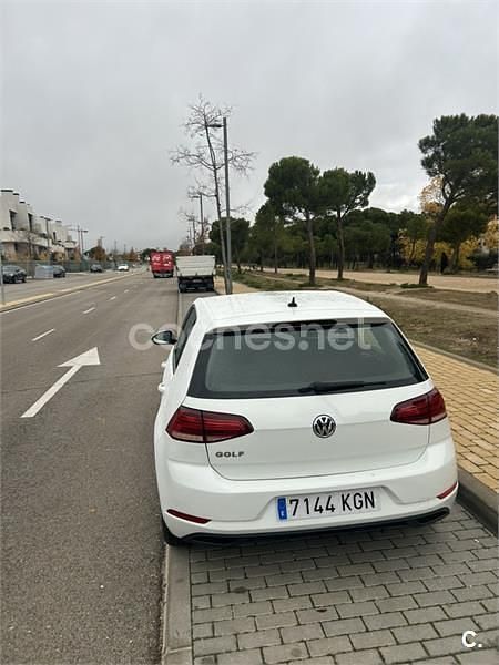 Usado VW Golf VII Advance 110 CV (80 kW) 2018 Blanco Familiar