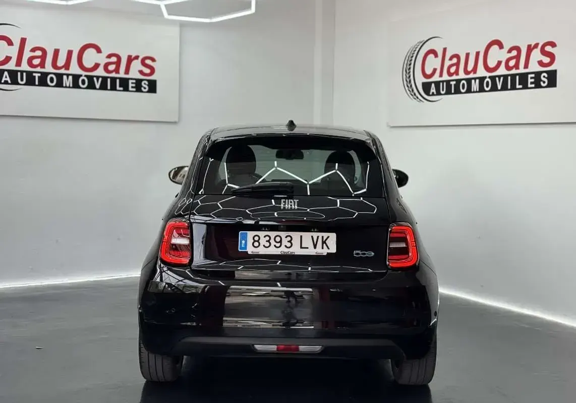 Usado Fiat 500e La Prima 86 kW (118 CV) 2022 Negro Utilitario