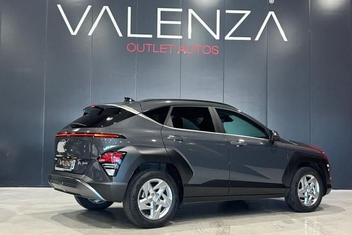 Usado Hyundai Kona 120 CV (88 kW) 2024 Granate SUV
