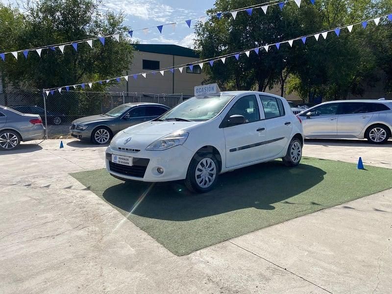 Usado Renault Clio IV Authentique 75 CV (55 kW) 2013 Blanco Berlina
