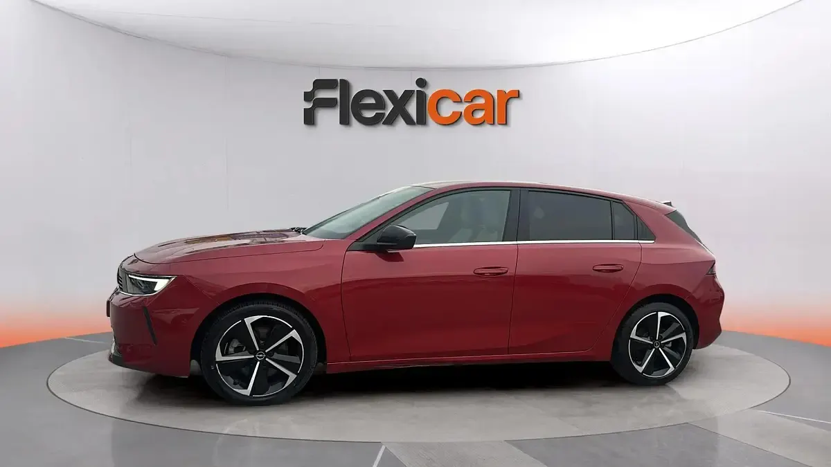 Usado Opel Astra Elegance 131 CV (96 kW) 2023 Granate Berlina