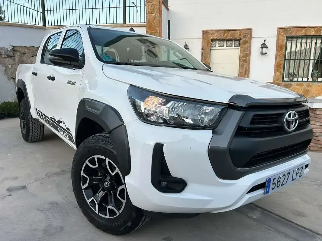 Usado Toyota HiLux 150 CV (110 kW) 2021 Blanco Pickup/Camioneta