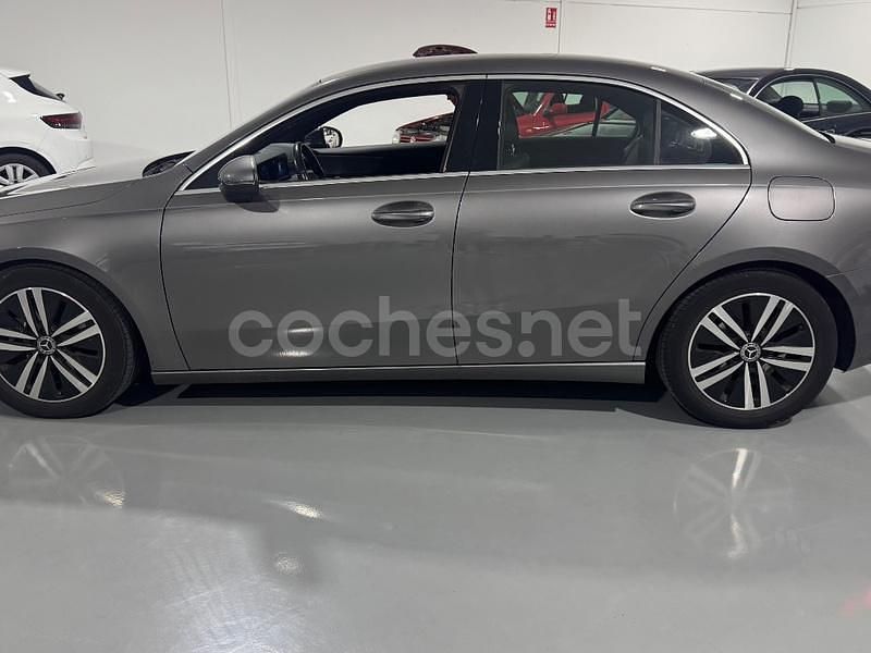 Usado Mercedes A180 116 CV (85 kW) 2022 Gris / plata Berlina