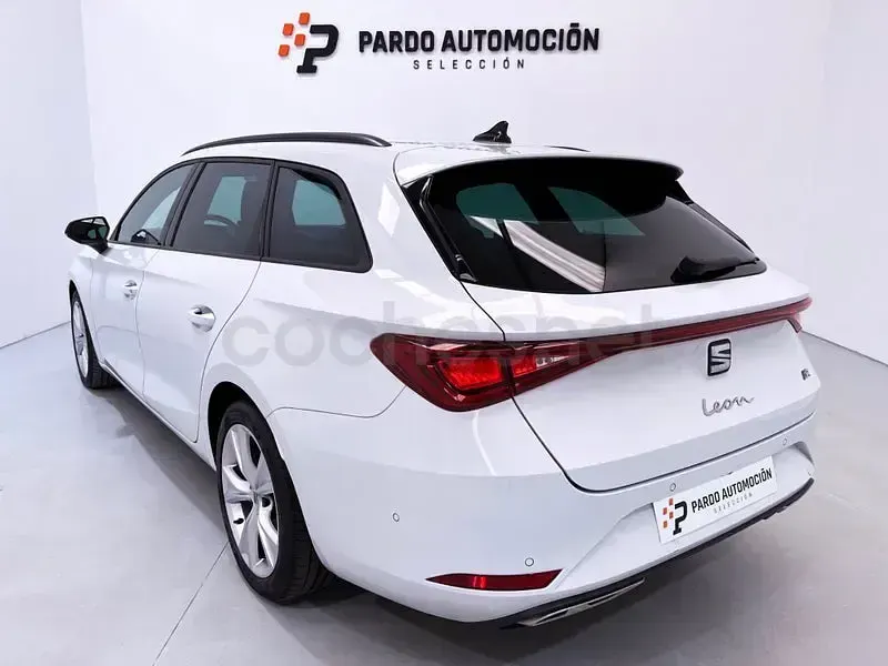 Usado Seat Leon FR 150 CV (110 kW) 2024 Blanco Familiar