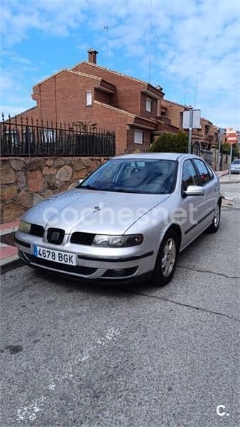 Gris / plata Usado 2001 Seat Leon Sport Berlina | 1600 € (Precio justo) - Imagen 1/4