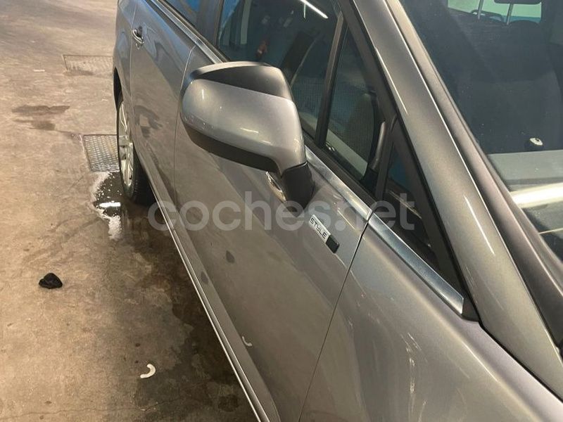 Usado Peugeot 5008 Access 130 CV (95 kW) 2015 Gris / plata Monovolumen