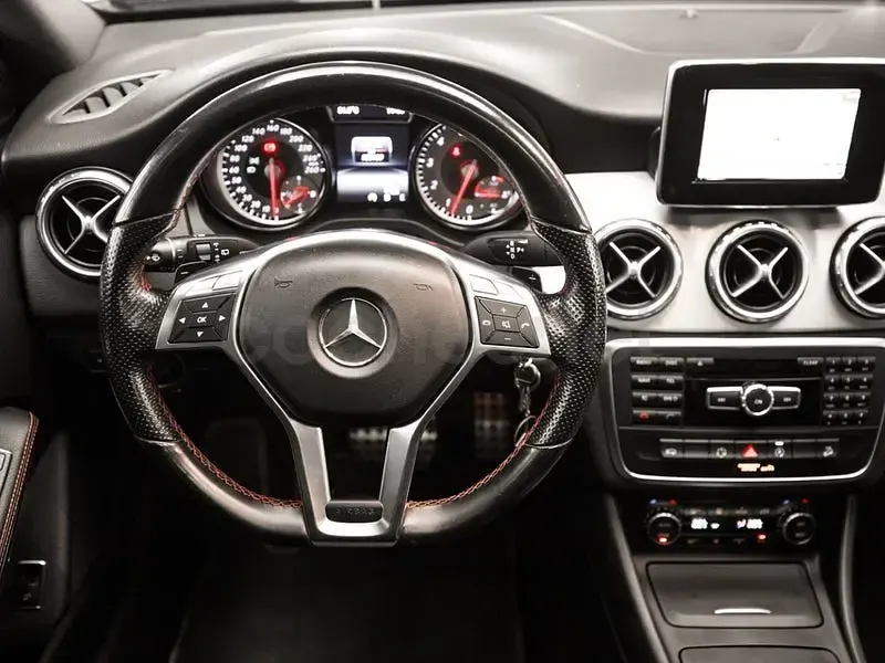 Usado Mercedes GLA250 AMG line 211 CV (155 kW) 2015 Negro SUV