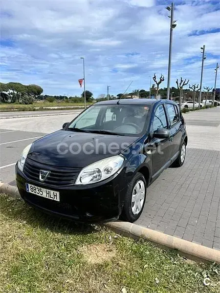 Usado Dacia Sandero Ambiance 75 HP (55 kW) 2012 Preto Sedan