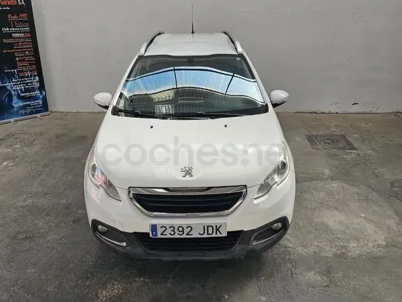 Usado Peugeot 2008 Allure 100 CV (73 kW) 2015 Blanco SUV