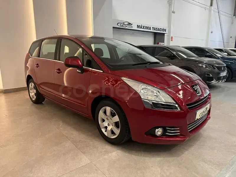 Usado Peugeot 5008 Active 150 CV (110 kW) 2011 Granate Monovolumen