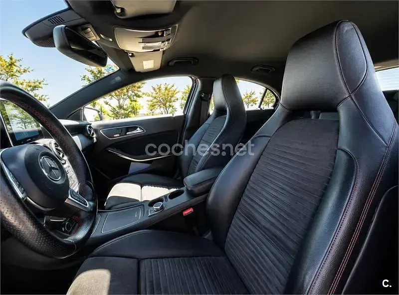 Usado Mercedes A180 109 CV (80 kW) 2018 Negro Berlina