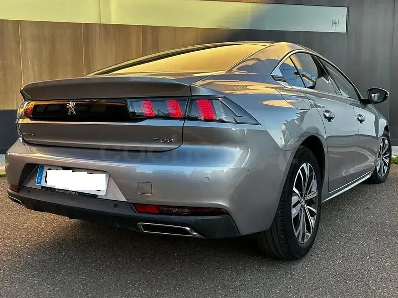 Usado Peugeot 508 Active 131 CV (96 kW) 2021 Gris / plata Berlina