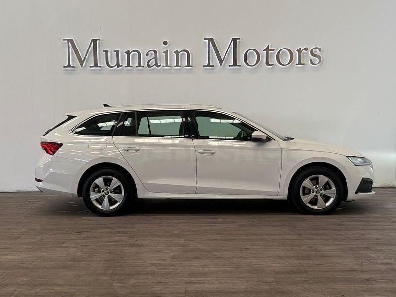 Usado Skoda Octavia Ambition 115 HP (84 kW) 2021 Branco Carrinha