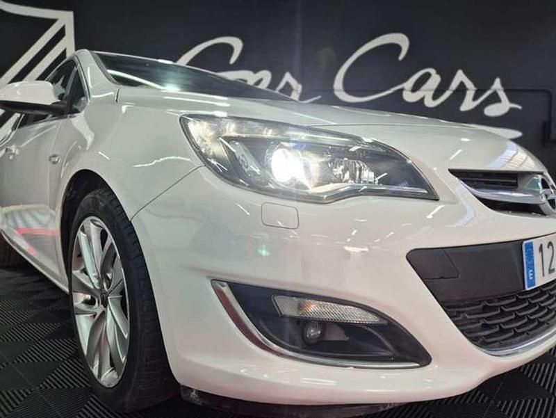 Usado Opel Astra Excellence 110 CV (80 kW) 2012 Blanco Utilitario
