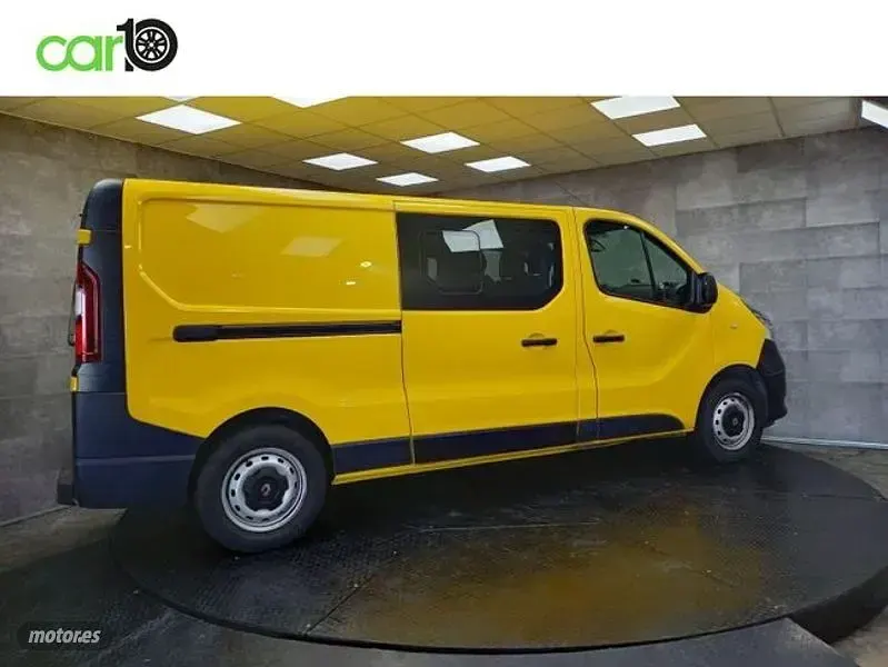 Usado Renault Trafic 95 CV (69 kW) 2019 Amarillo Monovolumen