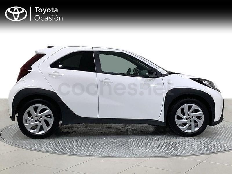 Usado Toyota Aygo X Play 72 CV (52 kW) 2024 Blanco SUV
