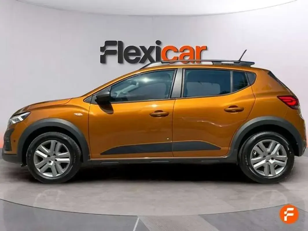 Usado Dacia Sandero Essentiel 91 CV (66 kW) 2023 Amarillo Utilitario