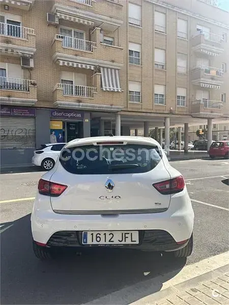 Usado Renault Clio IV 90 CV (66 kW) 2015 Blanco Berlina