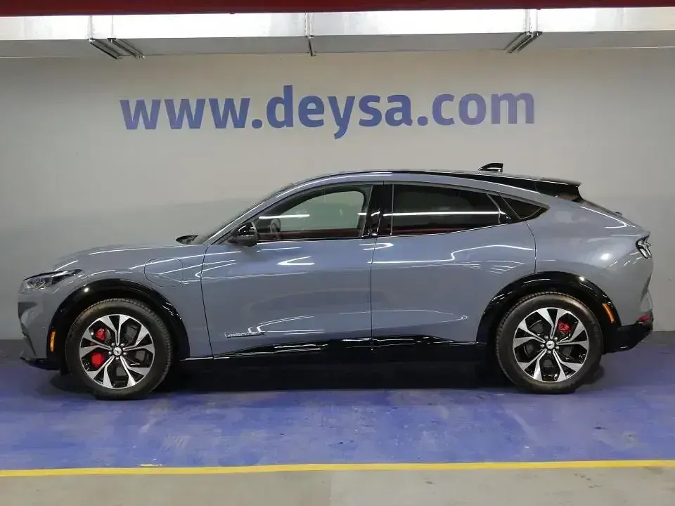 Usado Ford Mustang Mach-E 216 kW (294 CV) 2024 Azul SUV