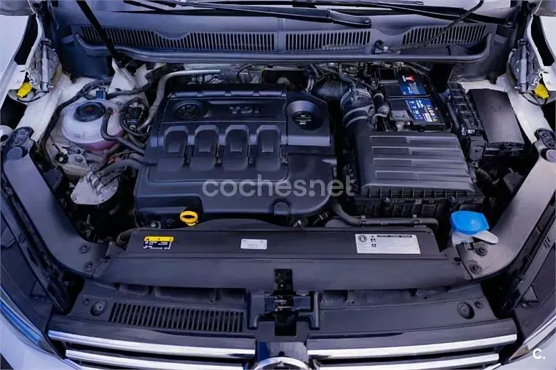 Usado VW Touran Sportline 150 CV (110 kW) 2017 Blanco Monovolumen