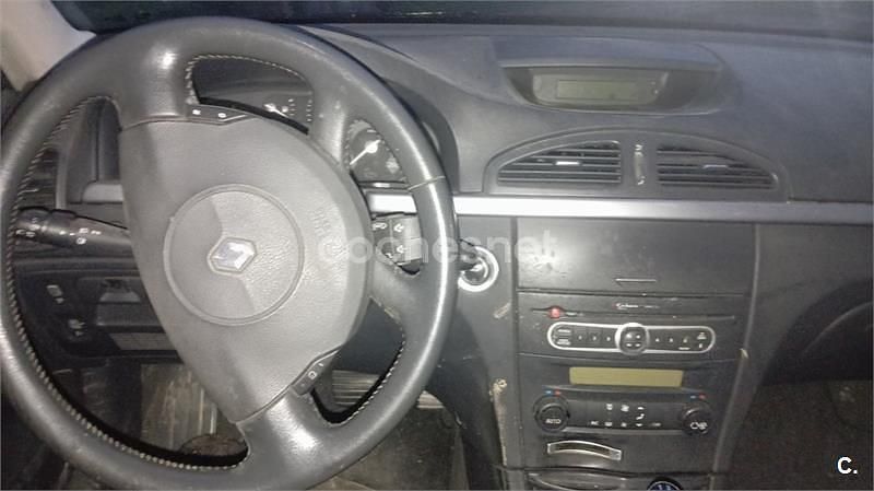 Usado Renault Laguna II Privilege 120 CV (88 kW) 2006 Rojo Berlina