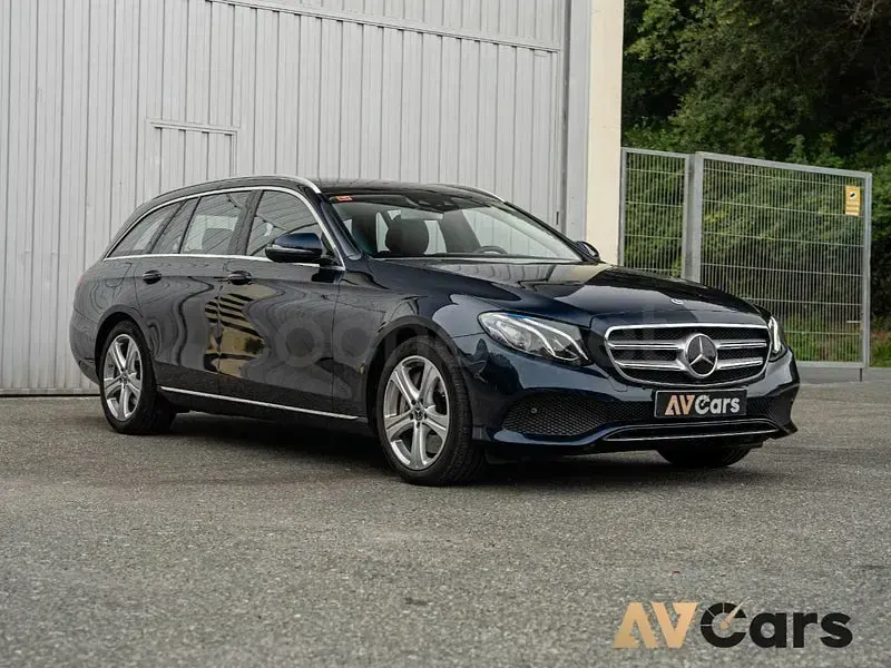Usado Mercedes E350 258 CV (189 kW) 2018 Azul Familiar