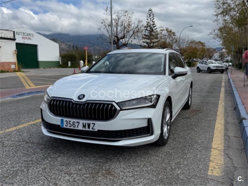 Usado Skoda Superb Style 150 CV (110 kW) 2024 Blanco Familiar
