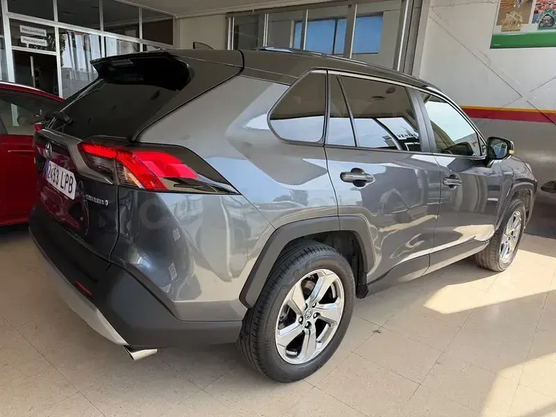 Usado Toyota RAV4 Hybrid Advance 218 CV (160 kW) 2021 Gris / plata SUV