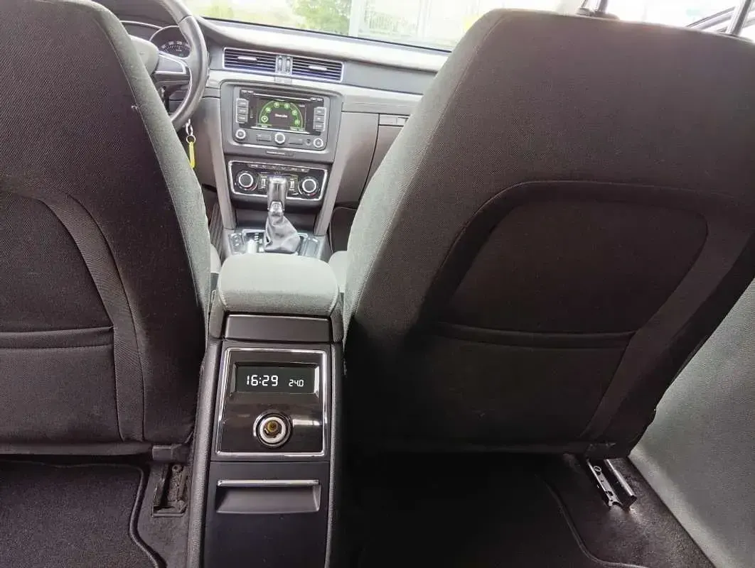 Usado Skoda Superb Ambition 140 CV (102 kW) 2015 Gris Berlina