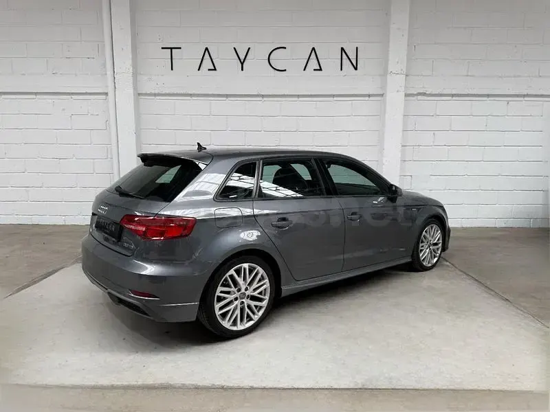 Usado Audi A3 S-Line 116 CV (85 kW) 2017 Gris / plata Berlina