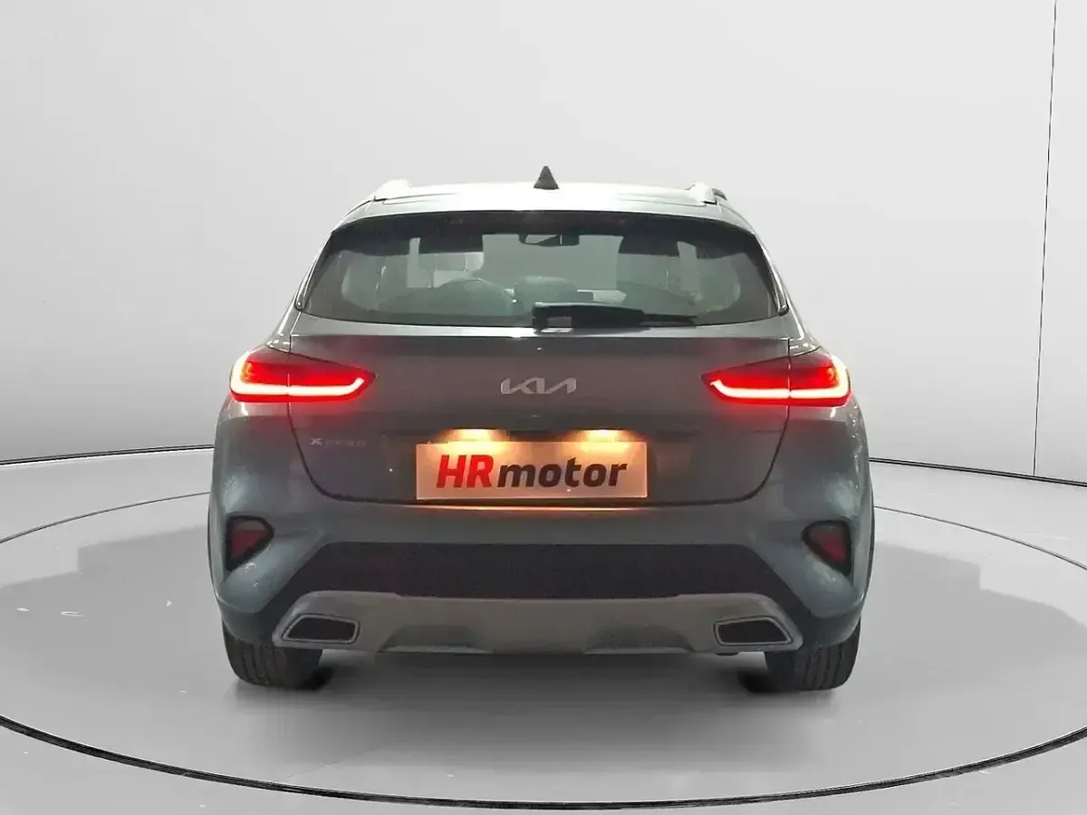 Usado Kia XCeed 136 CV (100 kW) 2022 Gris SUV