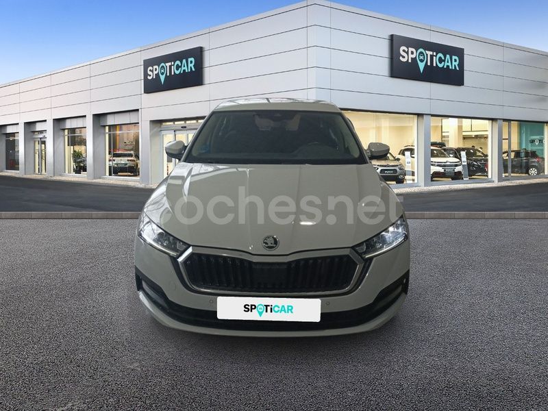 Blanco Usado 2021 Skoda Octavia Ambition Berlina | 22.700 € (Caro) - Imagen 1/4