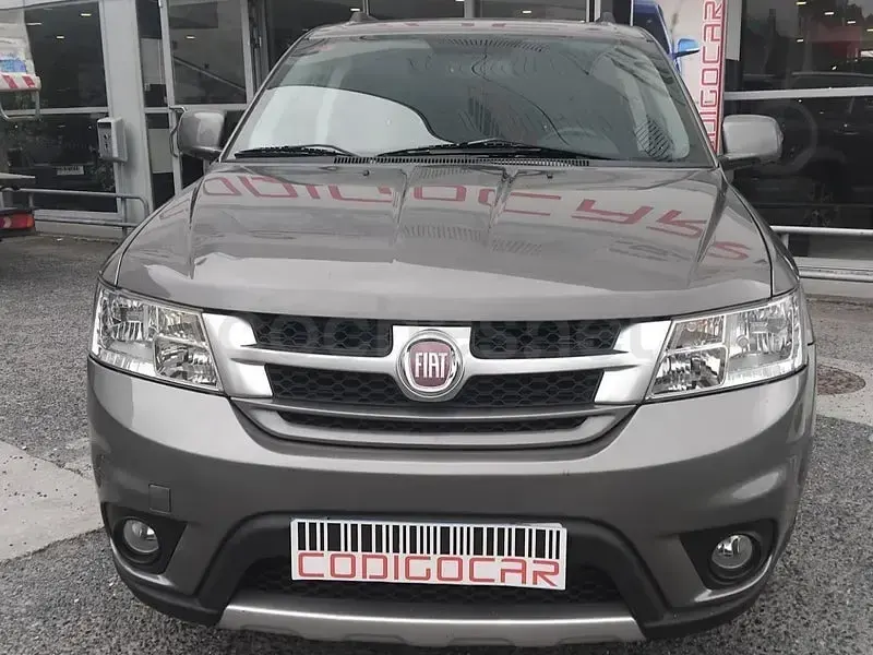 Usado Fiat Freemont Urban 170 CV (125 kW) 2012 Gris / plata SUV