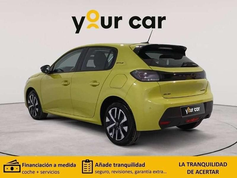 Usado Peugeot 208 Style 110 CV (80 kW) 2025 Amarillo Utilitario