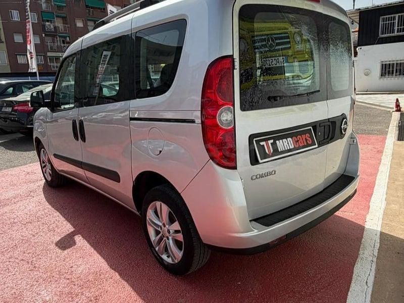 Usado Opel Combo Life Expression 100 CV (73 kW) 2018 Gris / plata Monovolumen