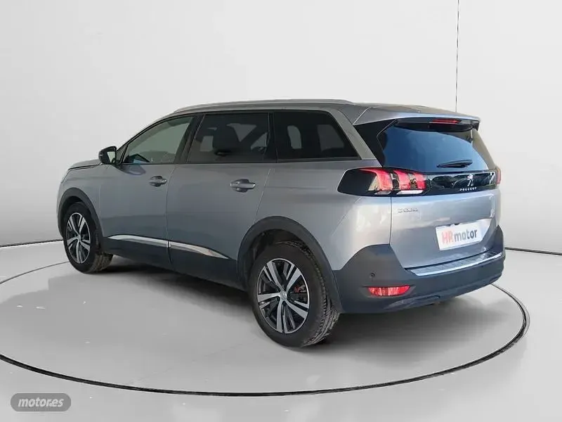 Usado Peugeot 5008 Allure 131 CV (96 kW) 2023 Gris SUV