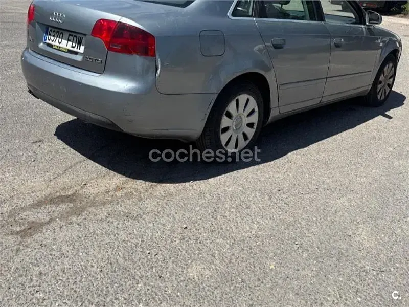 Usado Audi A4 140 CV (102 kW) 2006 Gris / plata Berlina