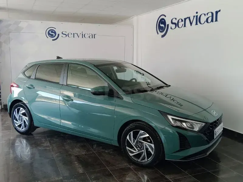 Usado Hyundai i20 100 CV (73 kW) 2025 Verde Utilitario