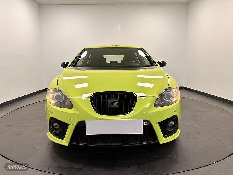 Usado Seat Leon CUPRA 240 CV (176 kW) 2007 Amarillo Berlina