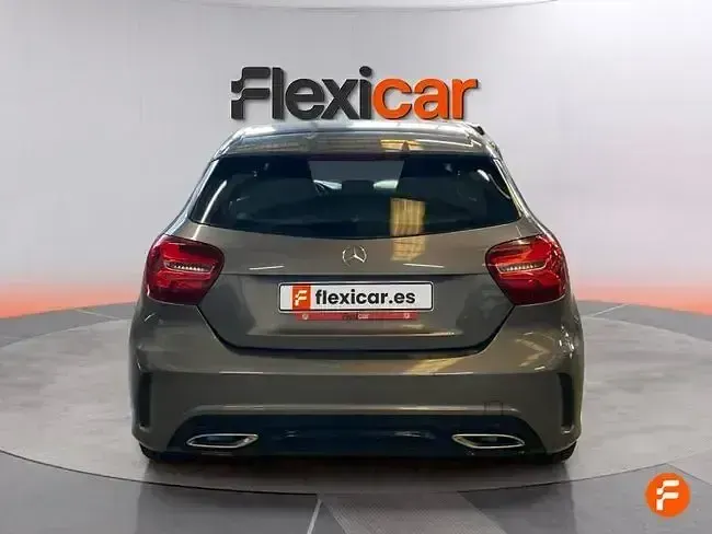 Usado Mercedes A200 Urban 136 CV (100 kW) 2017 Gris Utilitario