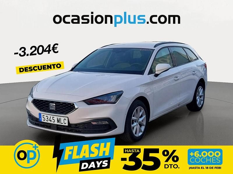 Usado Seat Leon Style 130 CV (95 kW) 2023 Blanco Familiar