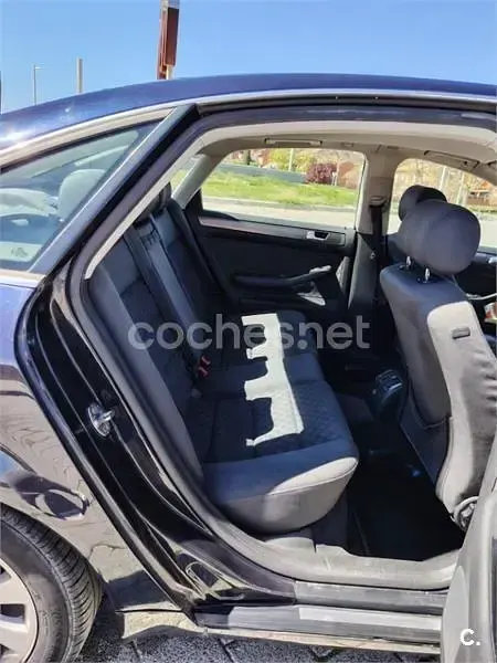 Usado Audi A6 163 CV (119 kW) 2004 Azul Berlina