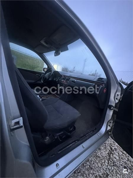 Usado Mercedes E320 Elegance 197 CV (144 kW) 2000 Gris / plata Berlina